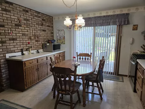 Kitchen - 3479 N Edward Dr, Crete, IL 60417 photo 4 of 5