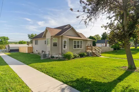 Exterior - 131 E Iowa St, Spring Valley, IL 61362 photo 2 of 5