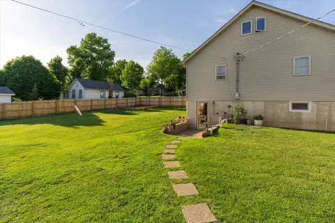 Exterior - 131 E Iowa St, Spring Valley, IL 61362 photo 3 of 5