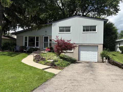 816 Holmes Ave, Deerfield, IL 60015