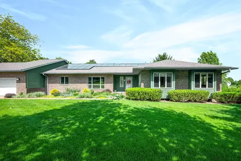 541 Fairway Dr, El Paso, IL 61738