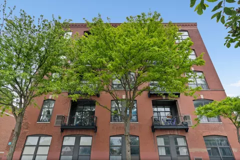 1820 N Spaulding Ave #208, Chicago, IL 60647