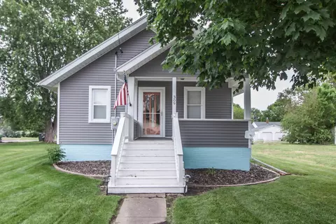 309 N 1st St, Alpha, IL 61413