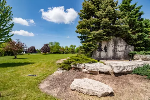 2600 Sanctuary Ln, Spring Grove, IL 60081