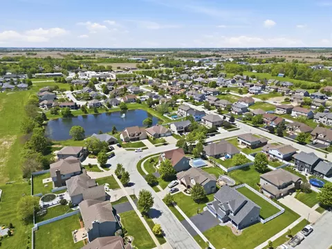 View/Area - 1044 Sycamore St, Beecher, IL 60401 photo 3 of 7