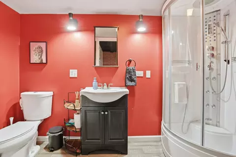 Bath - 1044 Sycamore St, Beecher, IL 60401 photo 5 of 5