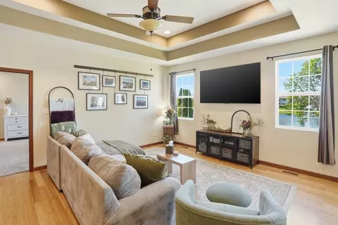 Living - 1044 Sycamore St, Beecher, IL 60401 photo 1 of 2
