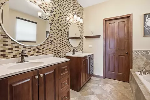 Bath - 1044 Sycamore St, Beecher, IL 60401 photo 1 of 5