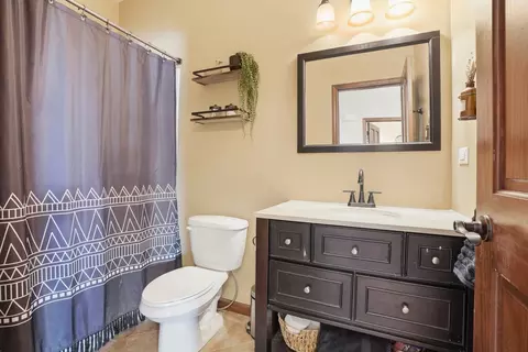 Bath - 1044 Sycamore St, Beecher, IL 60401 photo 4 of 5