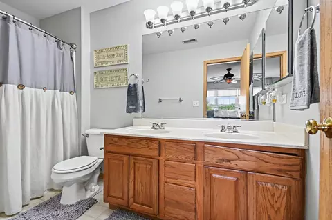 Bath - 24044 Walnut Cir #0, Plainfield, IL 60585 photo 3 of 3