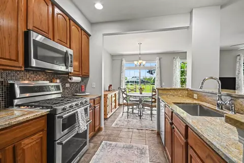 Kitchen - 24044 Walnut Cir #0, Plainfield, IL 60585 photo 2 of 2
