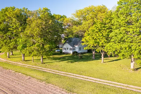 30624 Gils Rd, Minier, IL 61759
