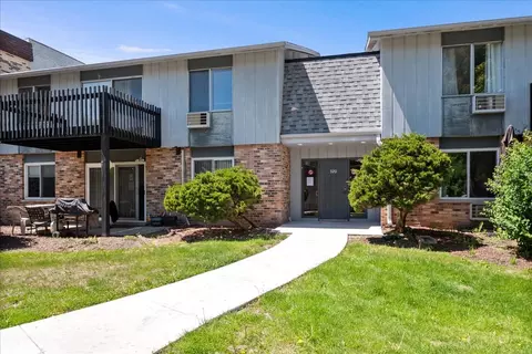 920 E Old Willow Rd #202, Prospect Heights, IL 60070