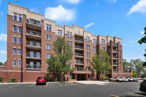 635 Perrie Dr #404, Elk Grove Village, IL 60007