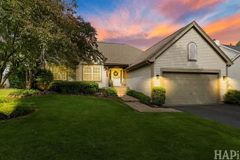 326 Garrison Cir, Port Barrington, IL 60010
