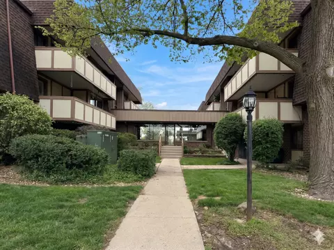435 Cavalier Ct #205C, West Dundee, IL 60118