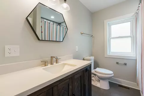 Bath - 1931 East Ave, Berwyn, IL 60402 photo 1 of 4