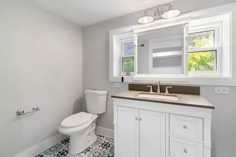 Bath - 1931 East Ave, Berwyn, IL 60402 photo 4 of 4