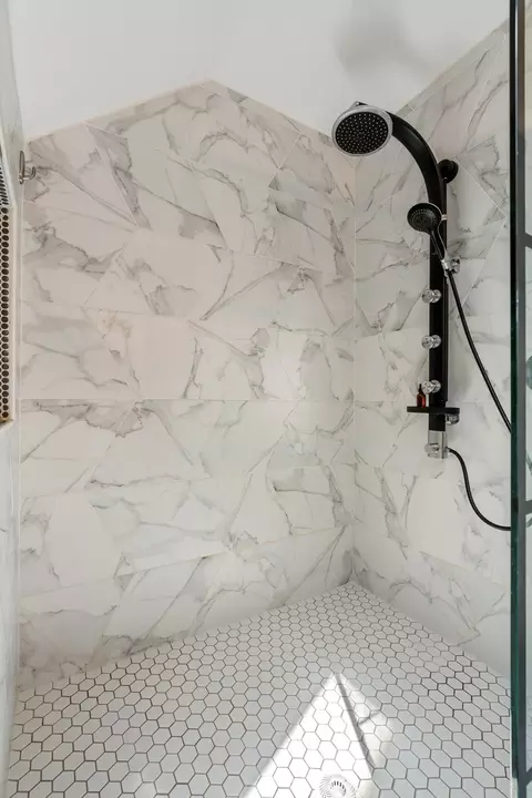 Bath - 1931 East Ave, Berwyn, IL 60402 photo 3 of 4