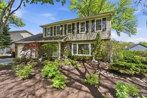 530 Olesen Dr, Naperville, IL 60540