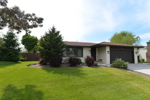 3902 N Galesburg Ave, Arlington Heights, IL 60004