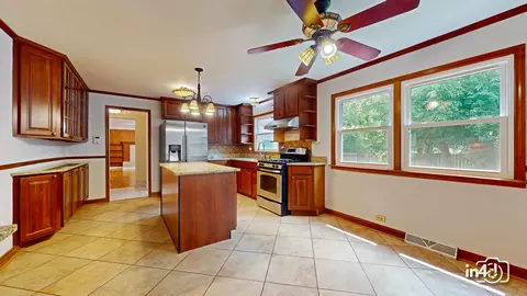 Kitchen - 2745 Covert Rd, Glenview, IL 60025 photo 6 of 6