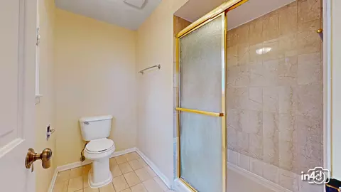 Bath - 2745 Covert Rd, Glenview, IL 60025 photo 2 of 7