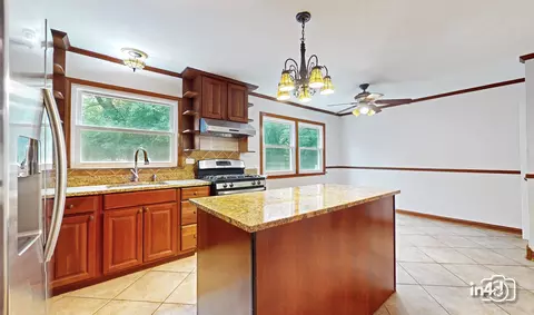 Kitchen - 2745 Covert Rd, Glenview, IL 60025 photo 5 of 6