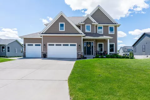 262 Ann Ave, Bettendorf, IA 52722