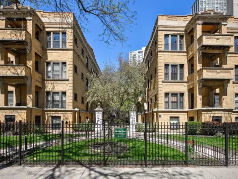 722 W Sheridan Rd #1S, Chicago, IL 60613