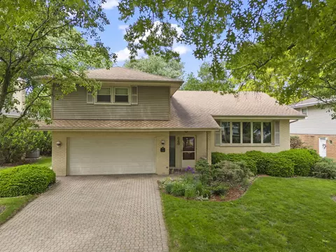 848 S Hillcrest Ave, Elmhurst, IL 60126