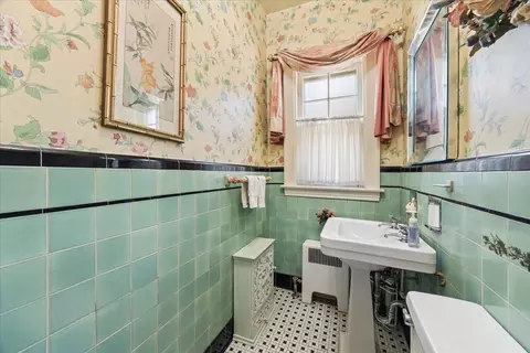 Bath - 935 Monroe Ave, River Forest, IL 60305 photo 1 of 3