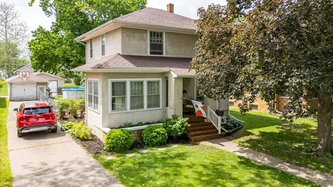 2440 Arlington Ave, Davenport, IA 52803