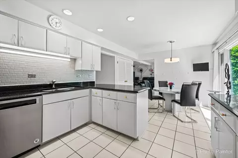 3935 Michael Ln, Glenview, IL 60026 photo 13