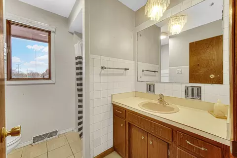 Bath - 463 Orchard Ln, Beecher, IL 60401 photo 1 of 3