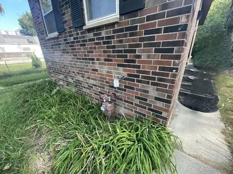 Undisclosed, Chicago, IL 60621 photo 2