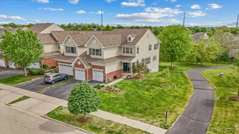 1131 Falcon Ridge Dr, Elgin, IL 60124