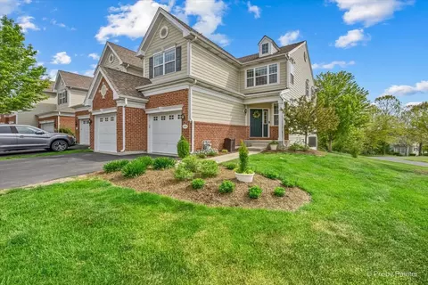 1131 Falcon Ridge Dr, Elgin, IL 60124