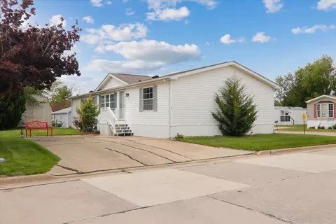 1 Berner Dr, Bloomington, IL 61701