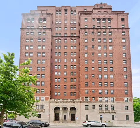 6700 S Crandon Ave #6C, Chicago, IL 60649