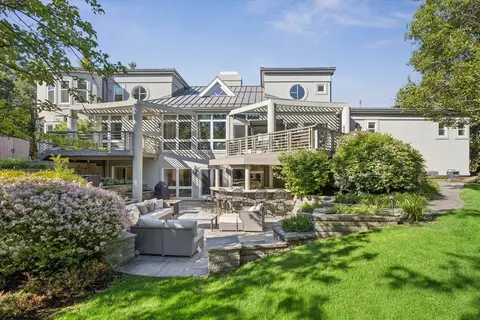 125 Circle Ridge Dr, Burr Ridge, IL 60527