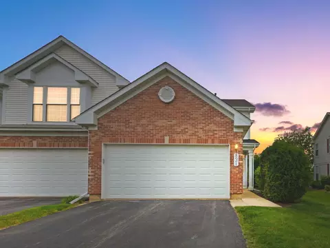 831 Stuarts Dr #831, Saint Charles, IL 60174