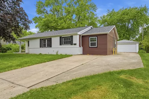 960 Basswood St, Hoffman Estates, IL 60169