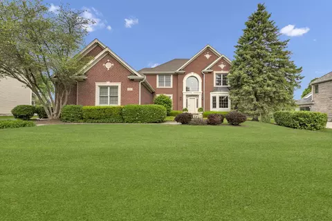 631 Mason Ln, Lake In The Hills, IL 60156