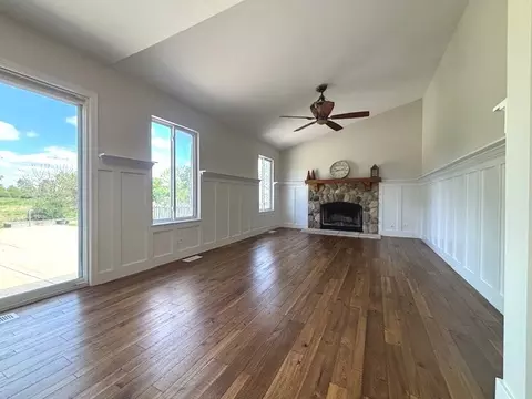 Living - 508 Ramsden Rd, Plano, IL 60545 photo 3 of 4