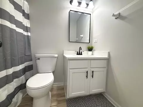 Bath - 508 Ramsden Rd, Plano, IL 60545 photo 3 of 3