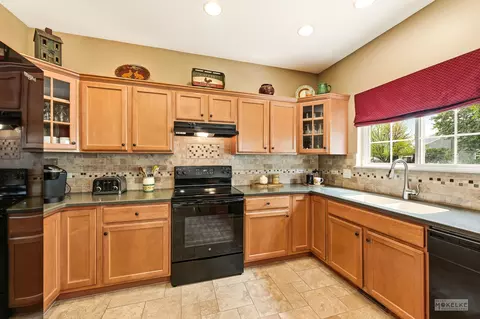 Kitchen - 6102 Pheasant Ridge Dr, Plainfield, IL 60586 photo 2 of 3