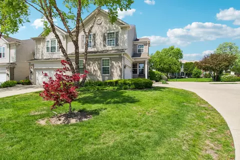 916 Kings Canyon Dr, Streamwood, IL 60107