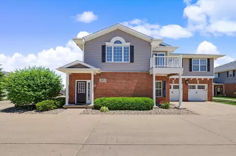 106 Essex Ln #3, Savoy, IL 61874