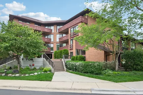 706 Waukegan Rd #206-C, Glenview, IL 60025
